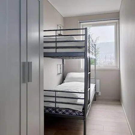 Apartman Sentrumsnaer Og Romslig 4-roms Bergen