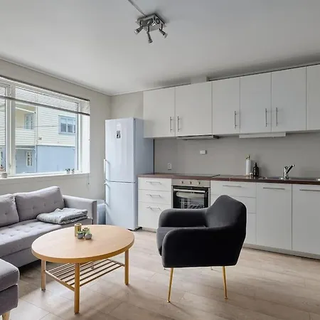 Sentrumsnaer Og Romslig 4-roms