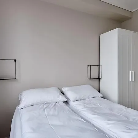 Sentrumsnaer Og Romslig 4-roms *