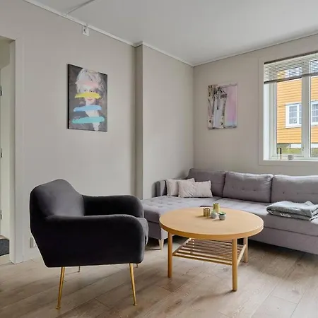 Sentrumsnaer Og Romslig 4-roms Apartman *