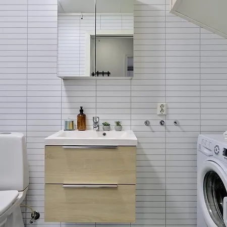 Sentrumsnaer Og Romslig 4-roms *