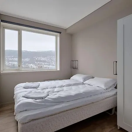Apartment Sentrumsnaer Og Romslig 4-roms Leilighet *